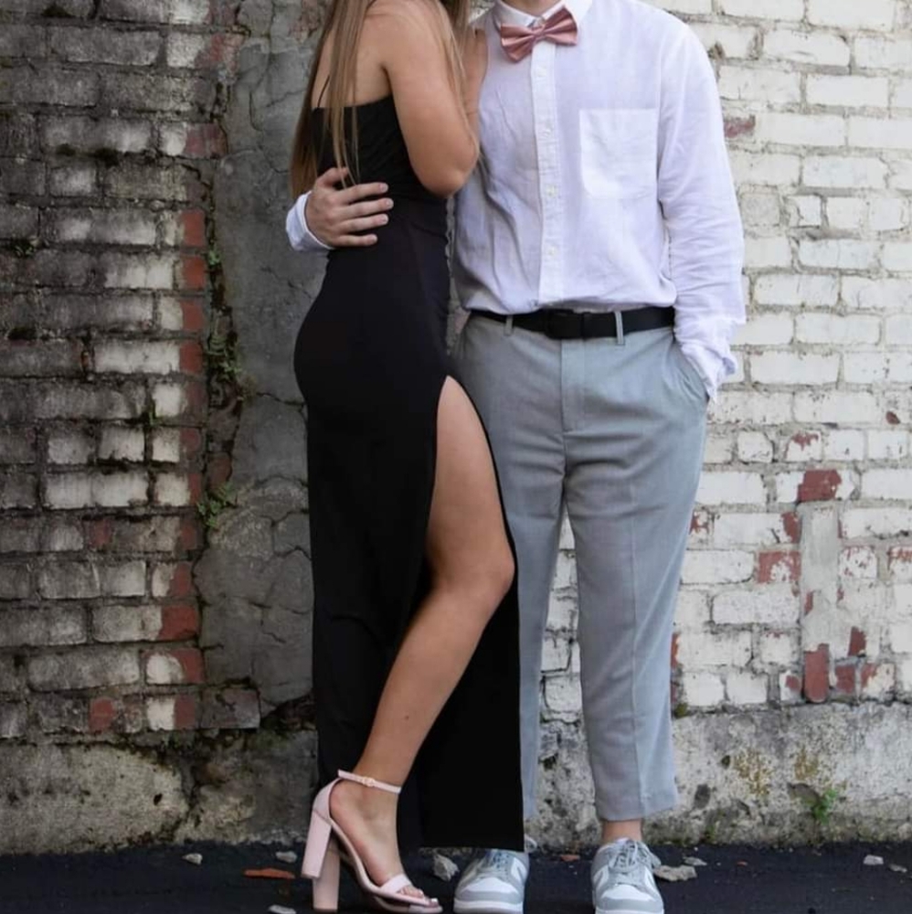 Long black formal simple dress. High slit size 2